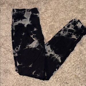 Black & Gray Tie-Dye Athletic Leggings